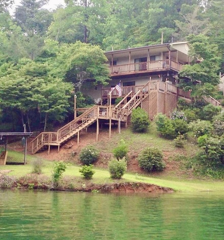 238 Lake View Dr, Robbinsville, NC 28771
