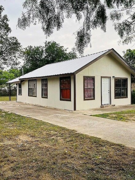 906 W Cooper St, Edinburg, TX 78541