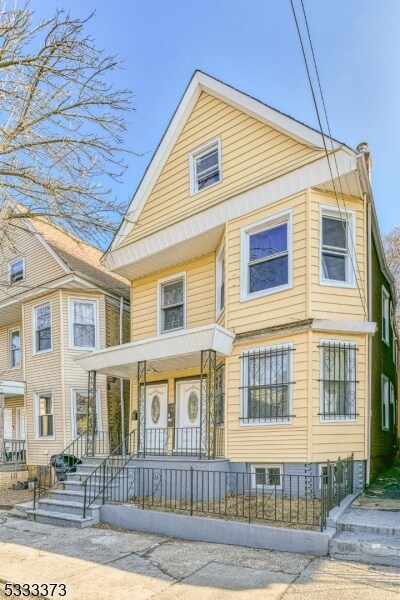 752 S 16th St, Newark, NJ 07103