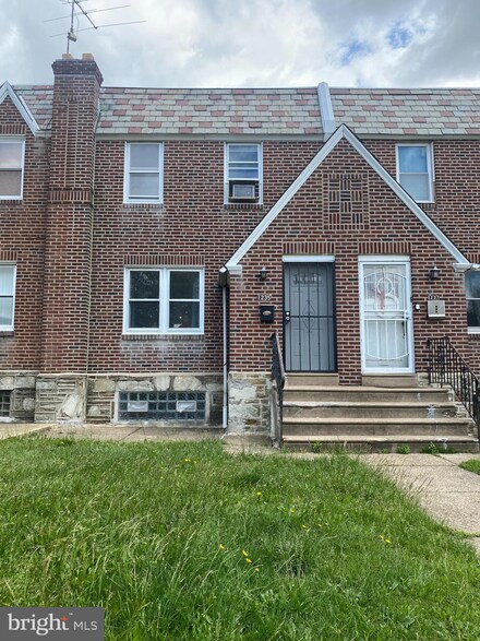 1235 Fanshawe St, Philadelphia, PA 19111