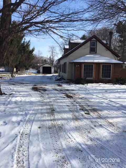 54730 Center St, New Carlisle, IN 46552