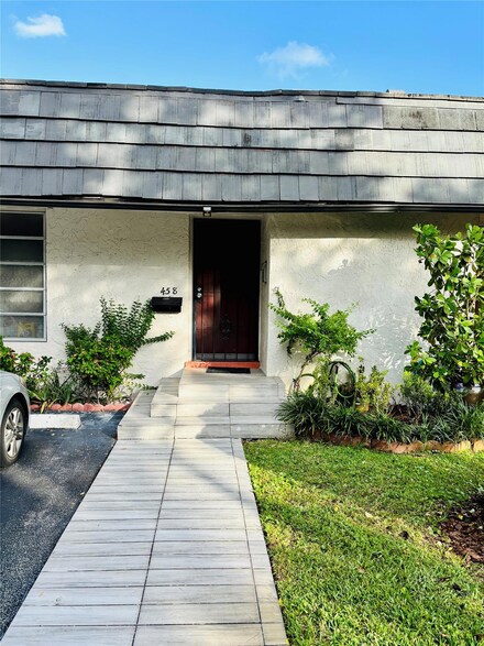 458 NW 70th Ave Unit 403, Plantation, FL 33317