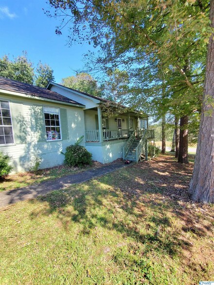 102 Crestview Dr, Bridgeport, AL 35740