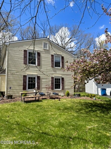 13 Bell Ct, Howell, NJ 07731