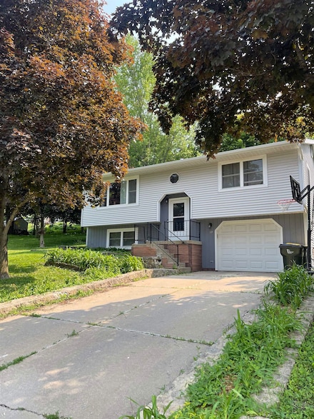 215 Valders Blvd, Barneveld, WI 53507