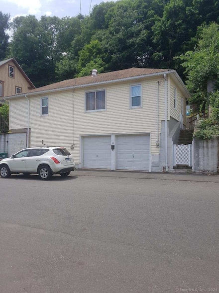 68 New St, Seymour, CT 06483