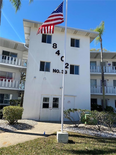 8402 111th St Unit 303, Seminole, FL 33772