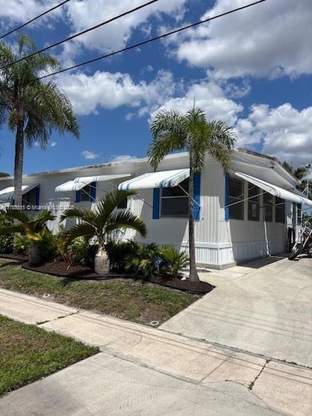 4201 Mockingbird Dr, Boynton Beach, FL 33436