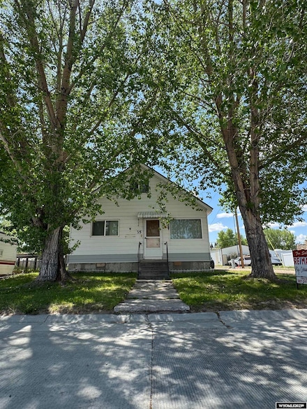 35 Conroy St, Diamondville, WY 83116