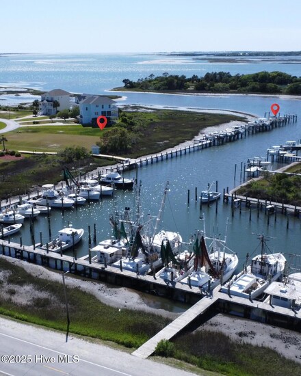 110 Pintail Ln, Harkers Island, NC 28531