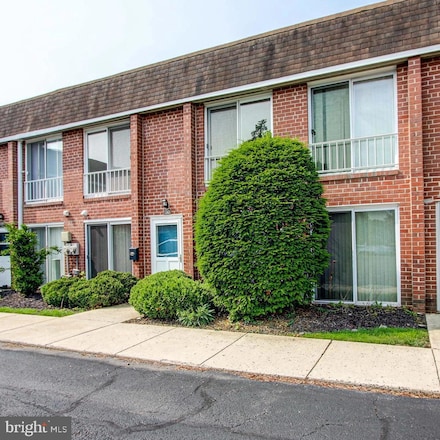 204 Saratoga Ct Unit YV204, Warminster, PA 18974