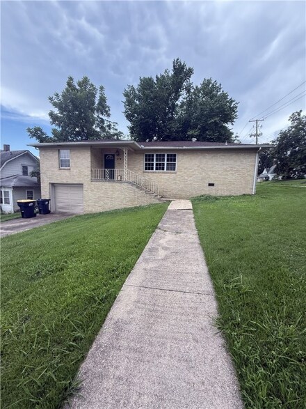 120 W Erie Ave, Harrison, AR 72601