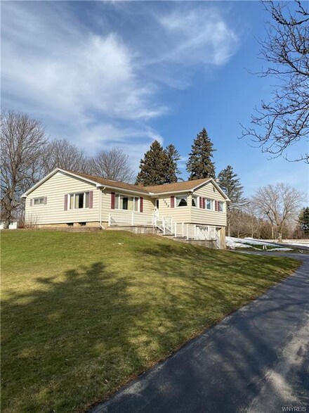 1359 Roberts Rd, Basom, NY 14013