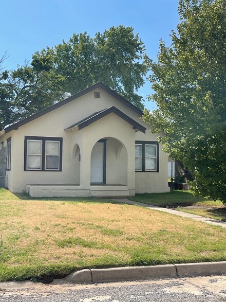 407 N 11th Ave, Fairview, OK 73737