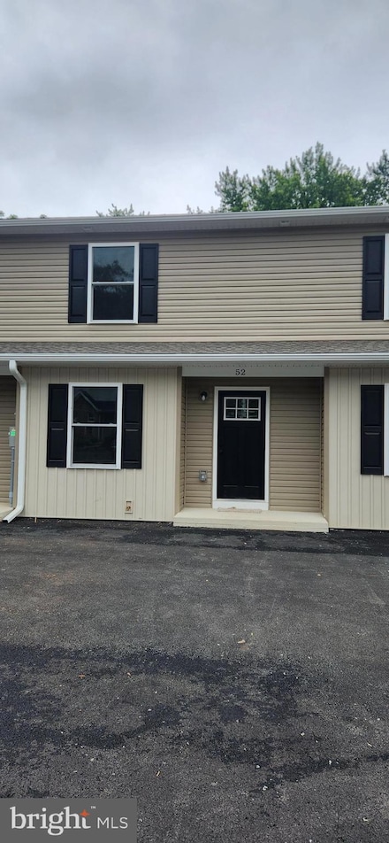 52 Petersburg Ln, Duncannon, PA 17020