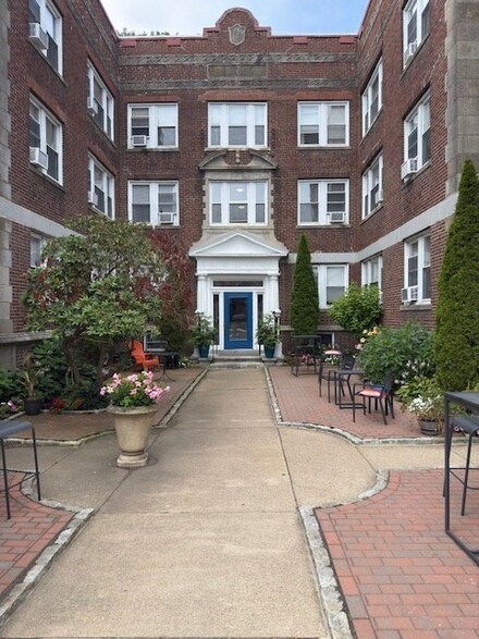 15 Ives St Unit 6, Beverly, MA 01915