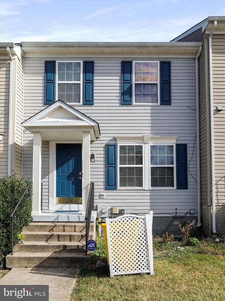 10 Litchfield Ln W, Martinsburg, WV 25405