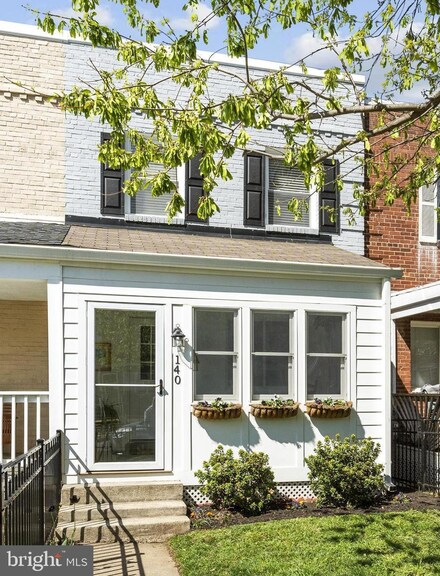 140 Lynhaven Dr, Alexandria, VA 22305