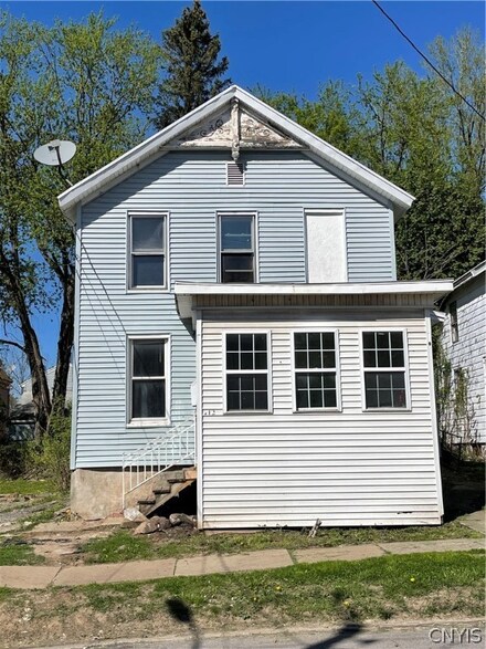 712 Noyes St, Utica, NY 13502
