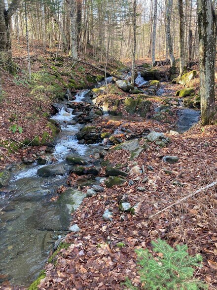 901 Journeys End Rd, Jay, VT 05859