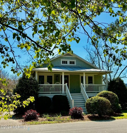 402 Academy St, Oriental, NC 28571