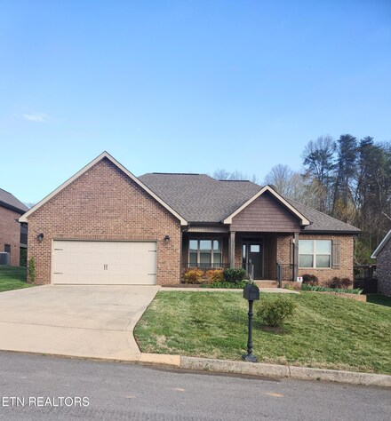 665 Carrington Blvd, Lenoir City, TN 37771