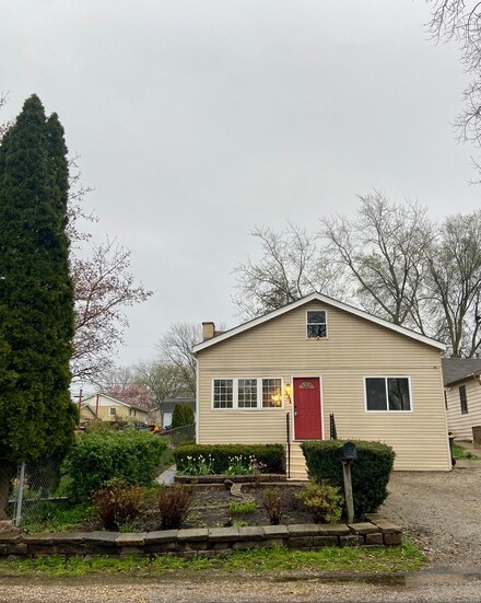 331 Forest Glen Dr, Round Lake Park, IL 60073