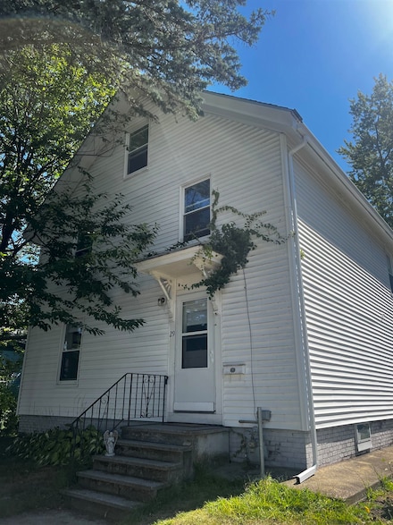 29 Hall Place, Exeter, NH 03833