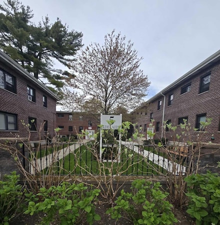 5 Adelaide St Unit B2D1, Floral Park, NY 11001