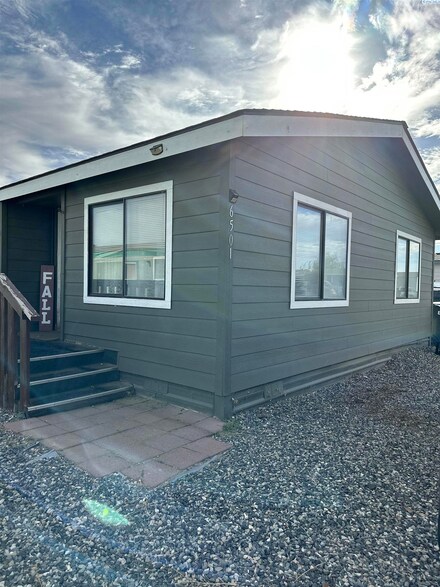 6501 James St, West Richland, WA 99353