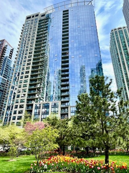 201 N Westshore Dr Unit 903, Chicago, IL 60601