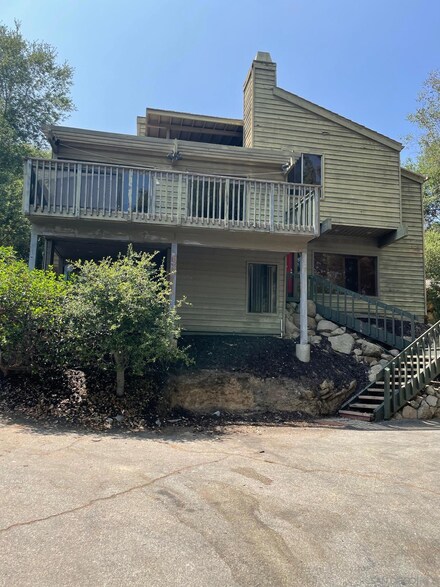 28330 Meadow Glen Way W, Escondido, CA 92026