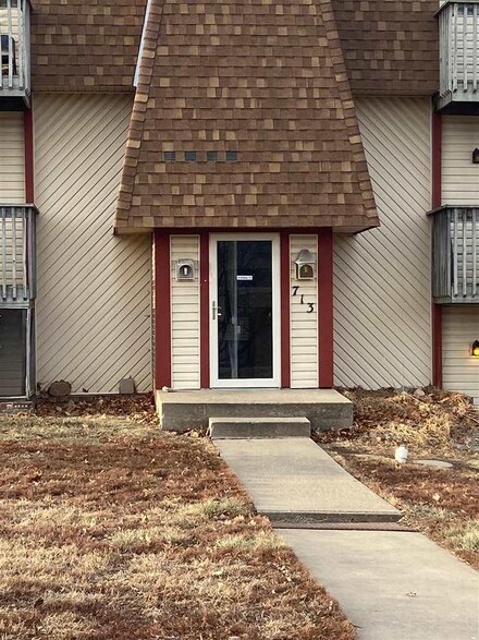 713 Dondee Dr, Manhattan, KS 66502