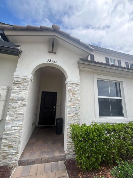 12121 NW 23rd Ct, Miami, FL 33167