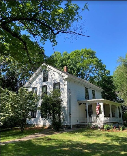 6 Maple St, Hope Valley, RI 02832