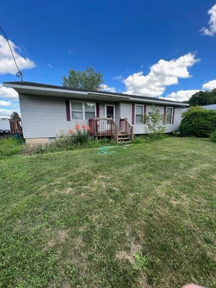 6862 Bingham Ave, Newaygo, MI 49337