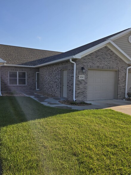 824 Meadow St, Beatrice, NE 68310