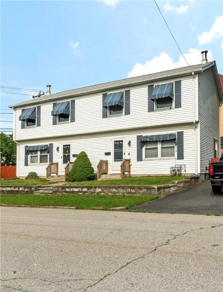 4 Hyde Ave, Pawtucket, RI 02861