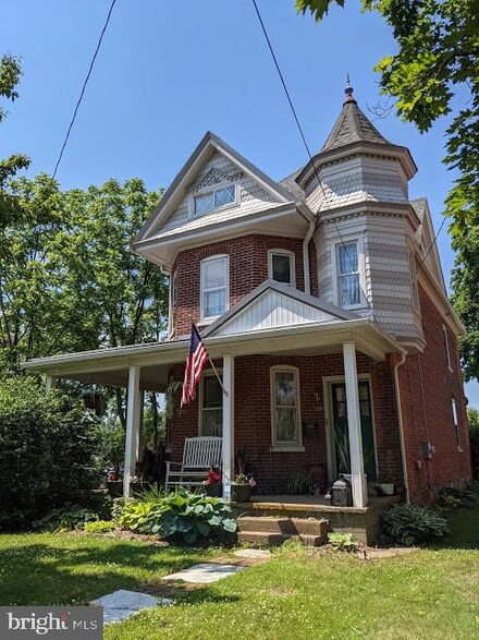 221 Seminary St, Pennsburg, PA 18073
