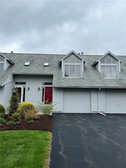 14 Tamarac Dr Unit B, Greenville, RI 02828