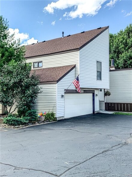 602 Woburn Dr, Camillus, NY 13031
