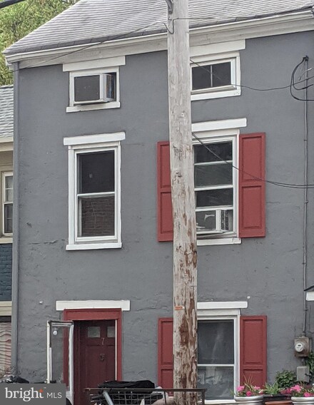 7 Brunswick Ave, Lambertville, NJ 08530