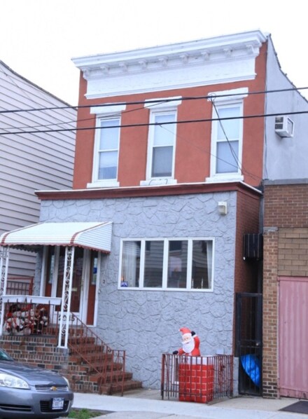 20-35 Menahan St, Flushing, NY 11385