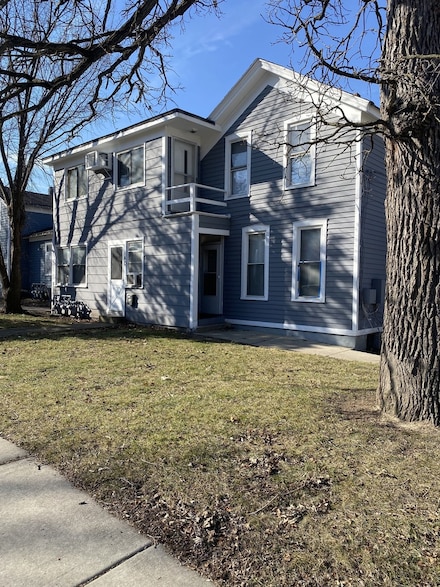 140 College St Unit 4, Elgin, IL 60120