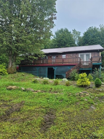 9850 Llewellyn Rd, Remsen, NY 13438