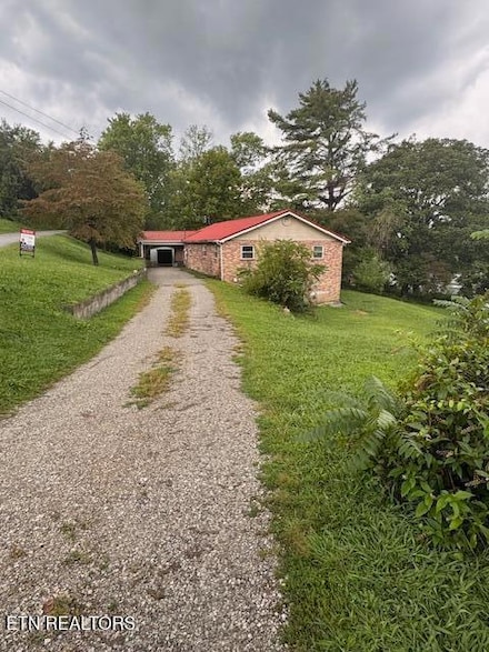 165 Gamble Dr, Jacksboro, TN 37757