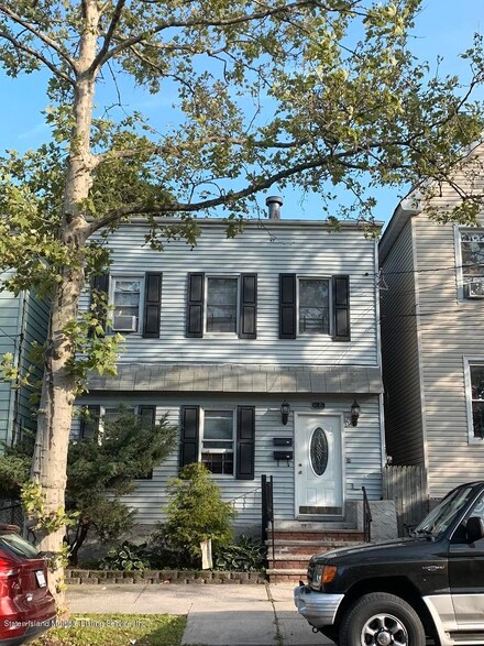 64 Tompkins St, Staten Island, NY 10304