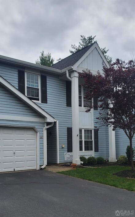 257 Glastonbury Ln, Somerset, NJ 08873