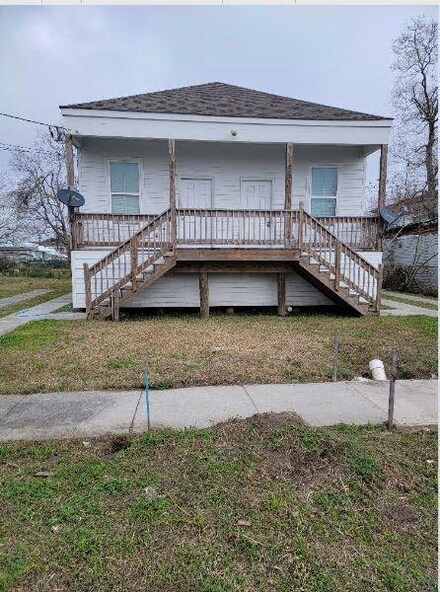2325 Abundance St, New Orleans, LA 70122