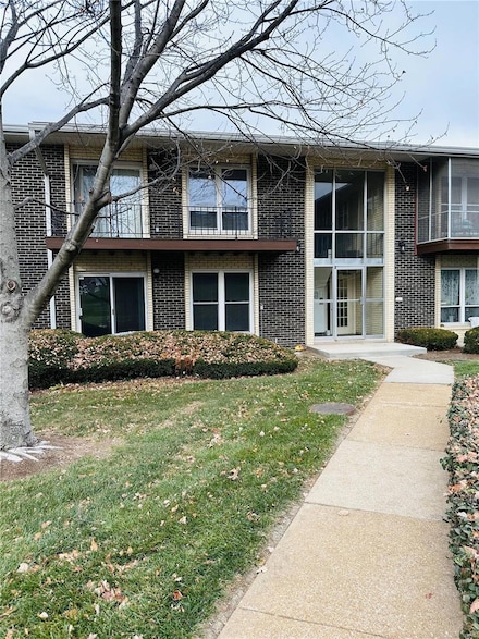 10379 Forest Brook Ln Unit A, Saint Louis, MO 63146